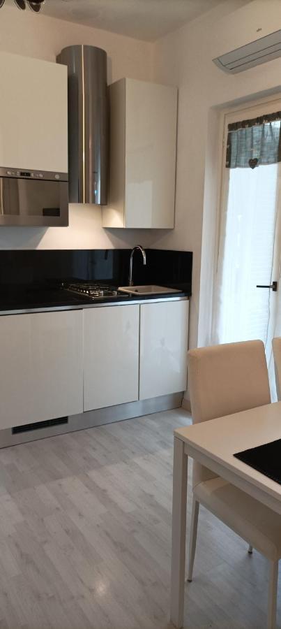 La Casina Di Ale Apartment มารีนาดีคาร์รารา ภายนอก รูปภาพ